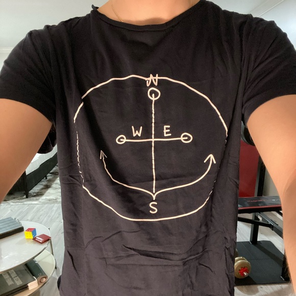 T shirt - Picture 2 of 4